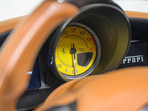 Used 2015 Ferrari 458 Spider RWD image 46