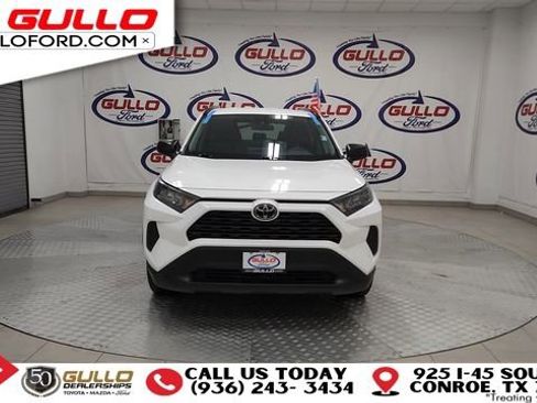 Used 2021 Toyota RAV4 LE image 3