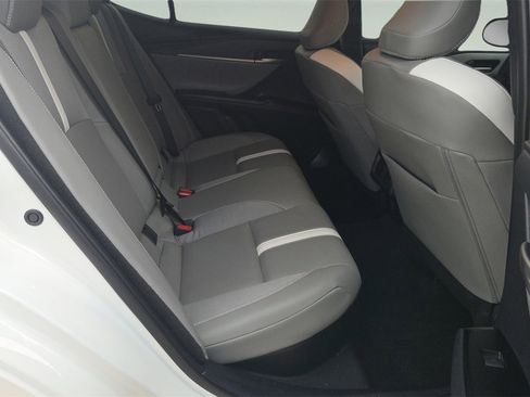 Used 2025 Toyota Camry SE image 14