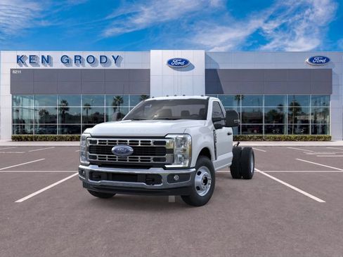 New 2026 Ford F350 XL w/ XL Chrome Package RWD image 2