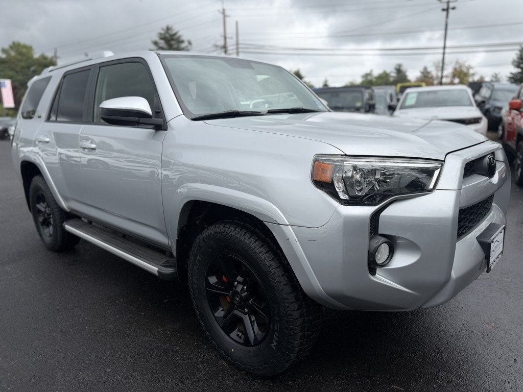 Used 2018 Toyota 4Runner SR5 AWD/4WD image 2