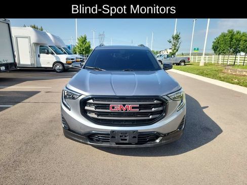 Used 2019 GMC Terrain SLE w/ Driver Convenience Package FWD image 2