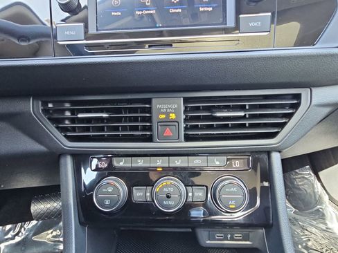 Used 2023 Volkswagen Jetta SE w/ Panoramic Sunroof Package FWD image 22