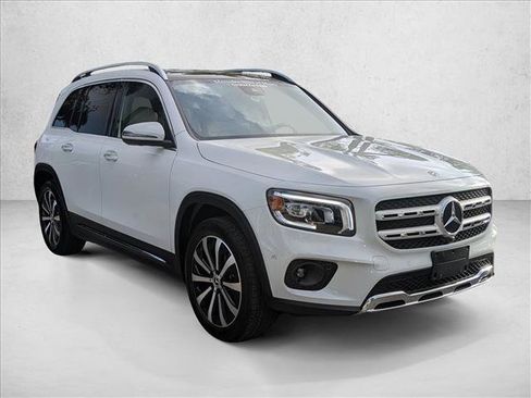 Certified 2022 Mercedes-Benz GLB 250 4MATIC w/ Premium Package Lite image 3