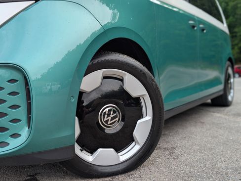 Used 2025 Volkswagen ID. Buzz Pro S Plus RWD image 37