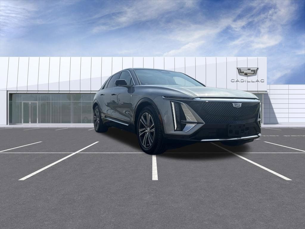 Certified 2024 Cadillac Lyriq Luxury AWD/4WD image 8