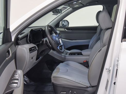 Used 2025 Hyundai Palisade SEL image 2