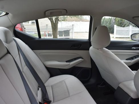 Used 2025 Nissan Altima 2.5 SV FWD image 19