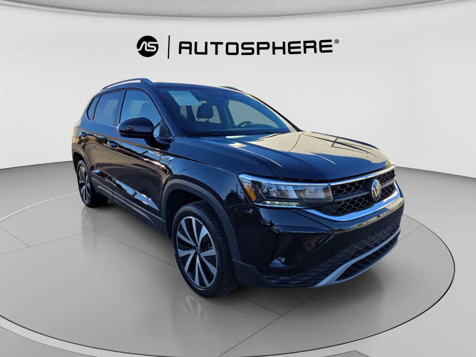 Used 2024 Volkswagen Taos SE w/ Panoramic Sunroof Package FWD image 11