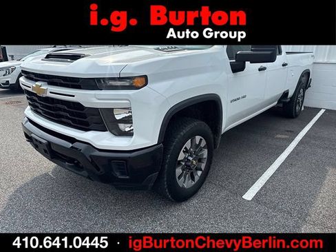 Used 2024 Chevrolet Silverado 2500 Custom w/ Custom Convenience Package AWD/4WD image 1