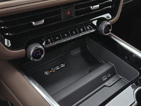 New 2026 Chevrolet Suburban High Country AWD/4WD image 14