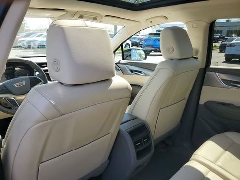 Certified 2022 Cadillac XT5 Premium Luxury w/ LPO, Floor Liner Package AWD/4WD image 10
