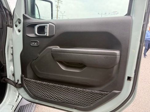 Used 2023 Jeep Wrangler Unlimited Sport AWD/4WD image 39