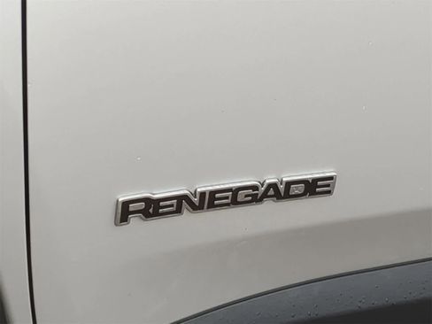 Used 2019 Jeep Renegade Latitude w/ Cold Weather Group image 20