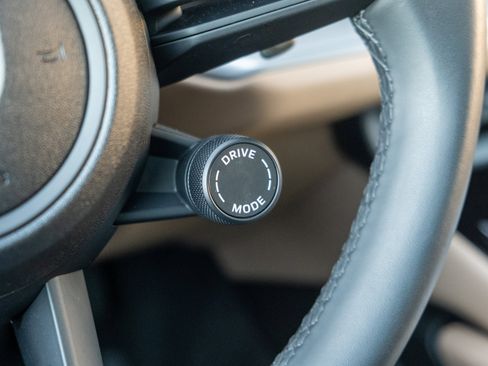 Certified 2025 Porsche Cayenne image 28