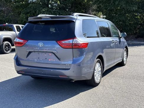 Used 2016 Toyota Sienna XLE w/ XLE Navigation Package FWD image 2