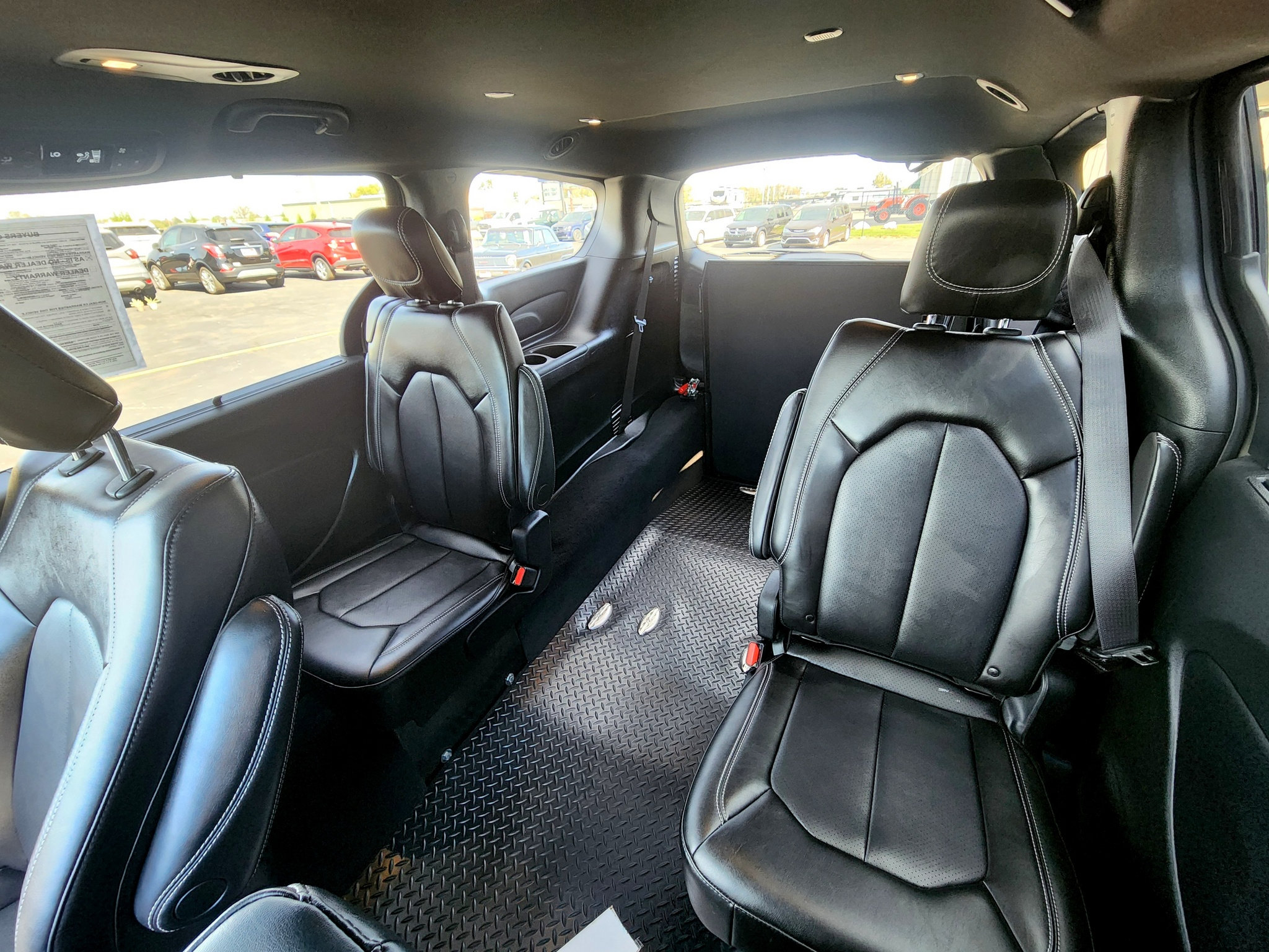 Used 2026 Chrysler Pacifica Select FWD image 6