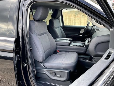 Certified 2025 Ford Expedition Active image 9