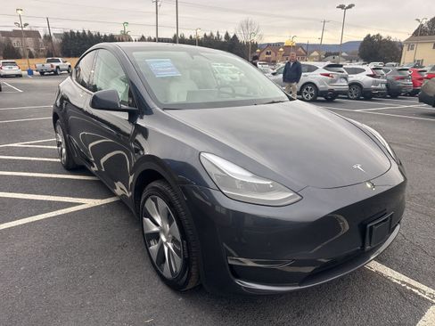 Used 2024 Tesla Model Y Long Range image 7