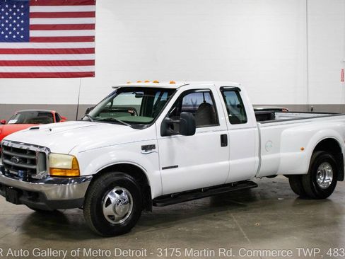 Used 2000 Ford F350 XLT image 1