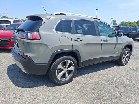 Used 2019 Jeep Cherokee Limited w/ Technology Group AWD/4WD image 6
