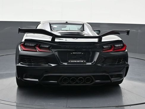 Used 2024 Chevrolet Corvette Z06 w/ Z07 Performance Package image 4