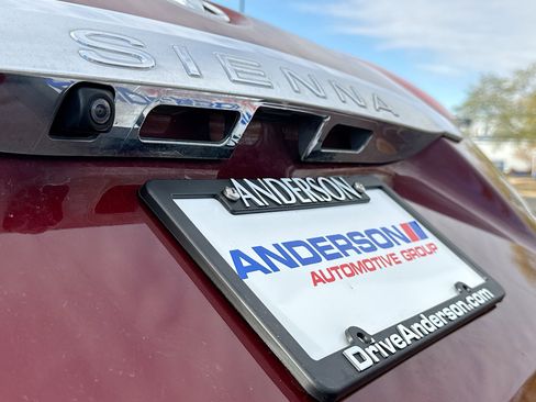 Used 2019 Toyota Sienna XLE image 14