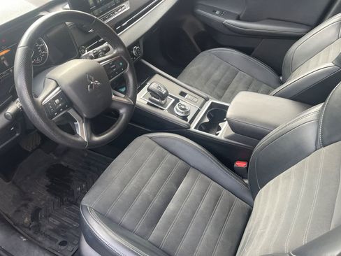 Used 2024 Mitsubishi Outlander SE image 13