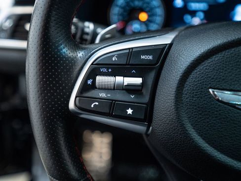 Used 2023 Genesis G70 2.0T w/ Sport Prestige Package AWD/4WD image 17