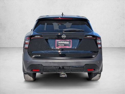 Used 2025 Nissan Kicks SV image 7
