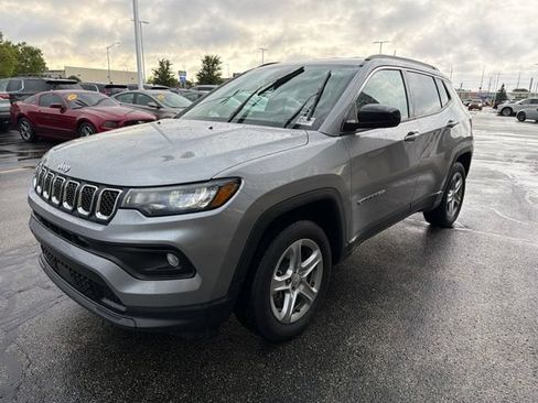 Used 2023 Jeep Compass Latitude w/ Convenience Group AWD/4WD image 3