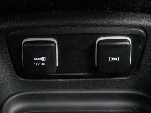 Used 2017 Chrysler Pacifica Limited image 24