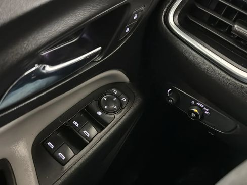 Used 2021 Chevrolet Equinox LS FWD image 16