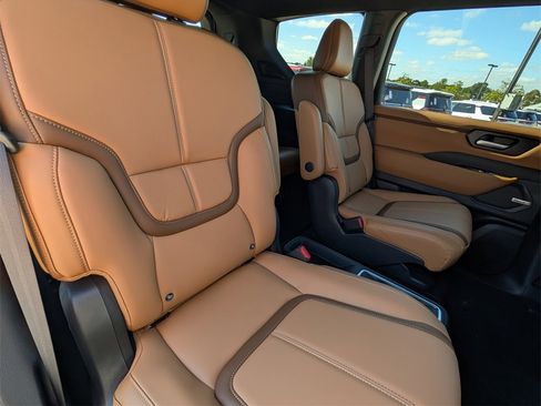New 2026 Nissan Armada SL w/ Captain's Chari Seat Package image 21