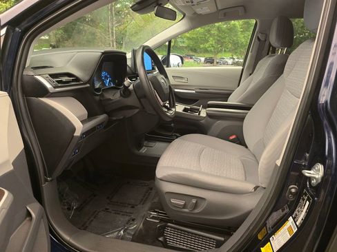 Used 2021 Toyota Sienna LE FWD image 16