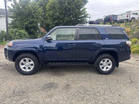 Used 2021 Toyota 4Runner SR5 Premium w/ Moonroof Package AWD/4WD image 3
