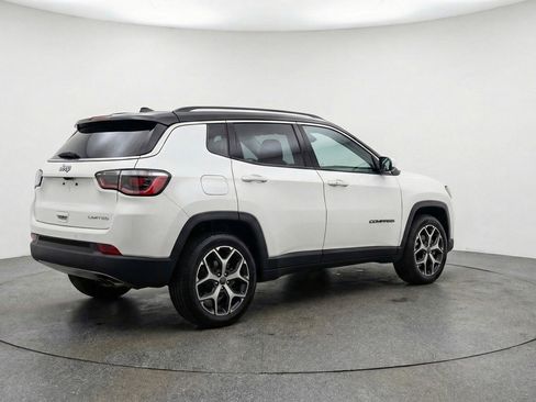 Used 2025 Jeep Compass Limited image 9