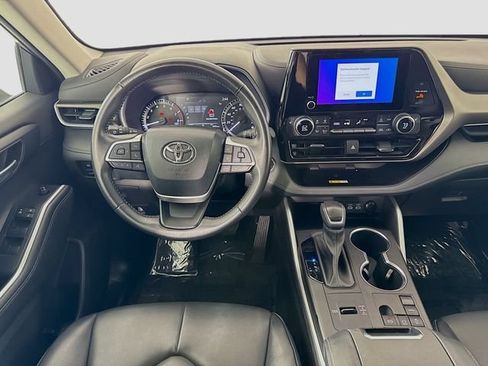 Used 2023 Toyota Highlander XLE FWD image 22