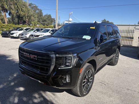 Used 2023 GMC Yukon AT4 w/ Technology Package image 3