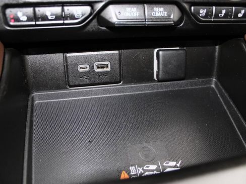 Used 2023 Chevrolet Suburban High Country image 31