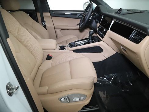 Used 2026 Porsche Macan AWD/4WD image 41