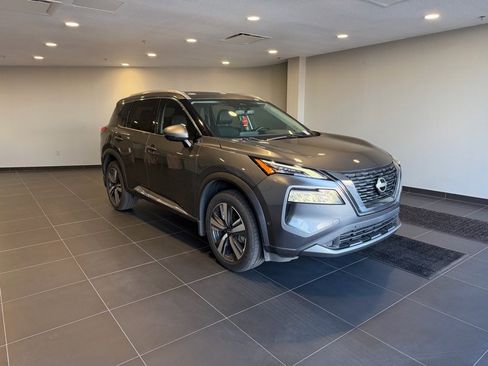 Used 2023 Nissan Rogue SL w/ SL Premium Package image 3