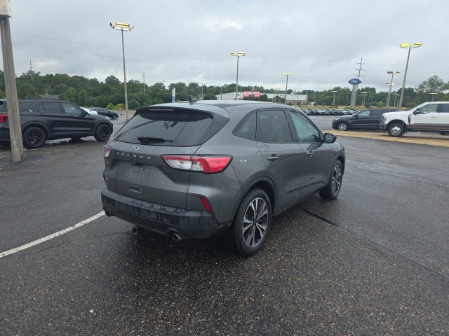 Certified 2022 Ford Escape SE w/ SE Sport Appearance Package FWD image 3