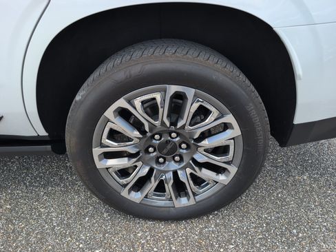 Used 2023 GMC Yukon Denali Ultimate AWD/4WD image 4