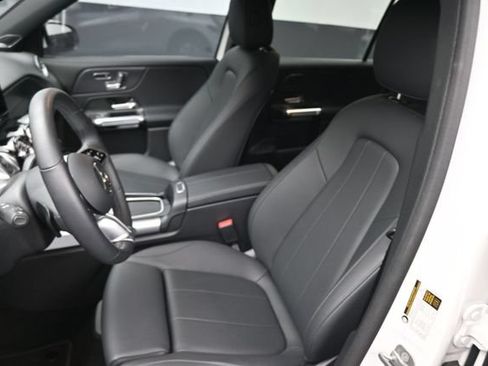 Used 2025 Mercedes-Benz EQB 300 4MATIC image 33