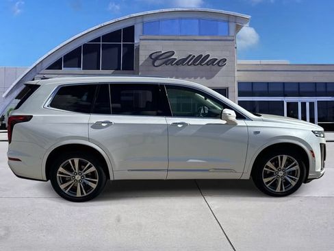 Used 2023 Cadillac XT6 Premium Luxury w/ Technology Package FWD image 4