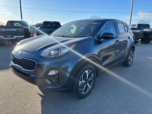 Used 2022 Kia Sportage LX image 3