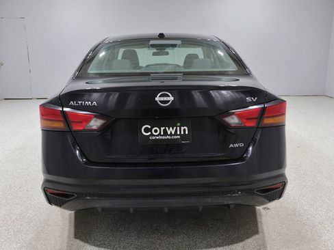 Used 2024 Nissan Altima 2.5 SV AWD/4WD image 3