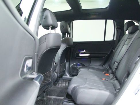 Used 2025 Mercedes-Benz GLB 250 4MATIC image 32