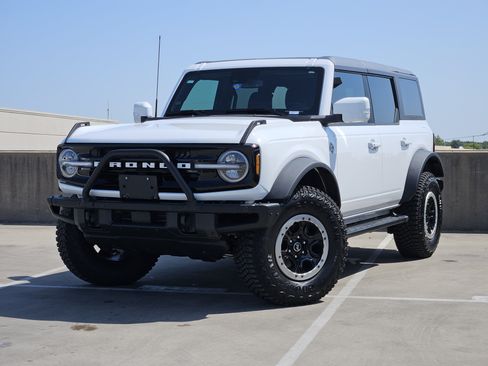 Used 2023 Ford Bronco Outer Banks w/ Sasquatch Package AWD/4WD image 1